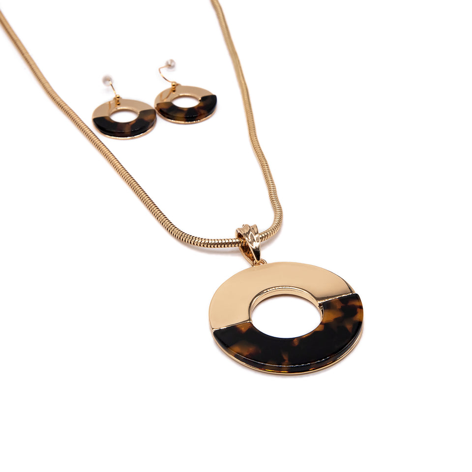 Gold Tortoise Round Pendant Set